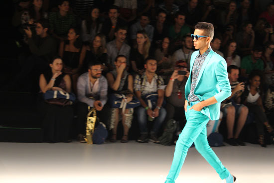 Prada entierra los pantalones “slim” en los desfiles de la moda masculina de Milán