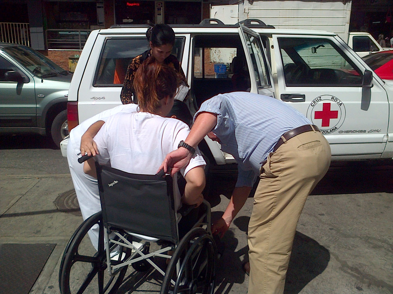 Estudiante retirada de la huelga de hambre en la nunciatura apostólica por su estado de salud (Fotos)