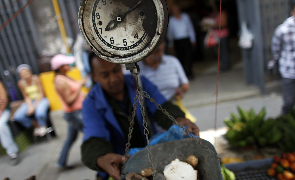 Encuesta Ivad: 67 % de los venezolanos considera que la situación económica es negativa