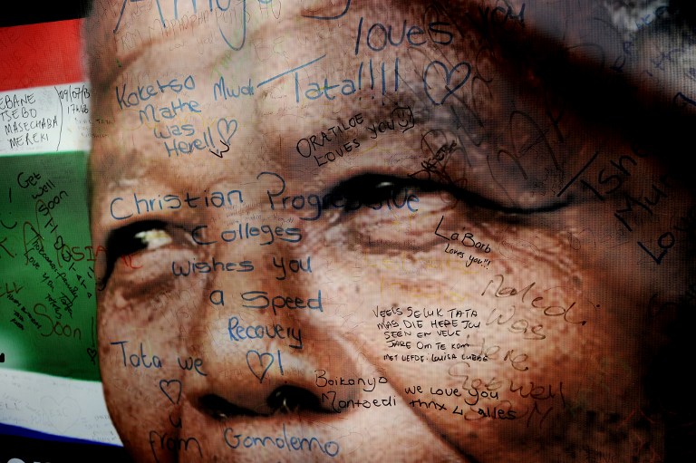 Mandela continúa en estado “crítico”