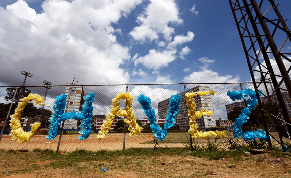 El Gobierno celebra un cumpleaños sin cumpleañero (Fotos)