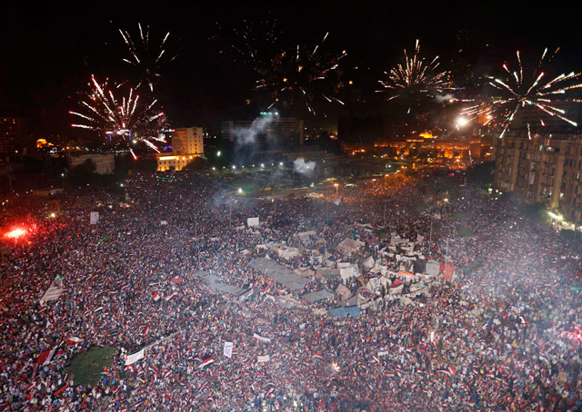 Explosión de alegría en El Cairo tras caída del gobierno de Mohamed Mursi (Fotos)
