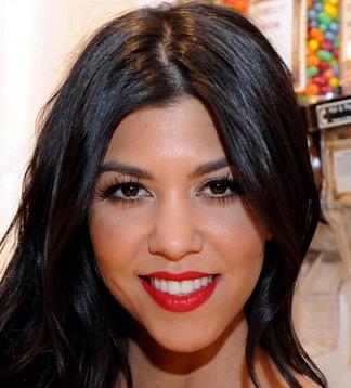 El abultado vientre de Kourtney Kardashian (Foto)