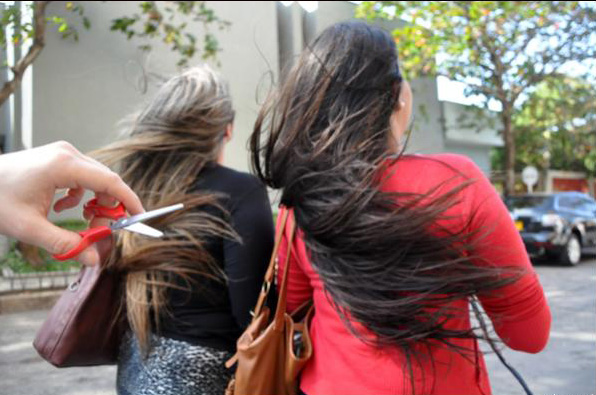 La nueva práctica de venezolanas para sobrellevar la crisis:  Vender su cabellera para costear sus necesidades