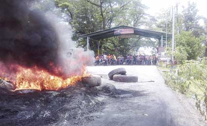 Cerrada la vía Machiques – Colón en protesta por asesinato