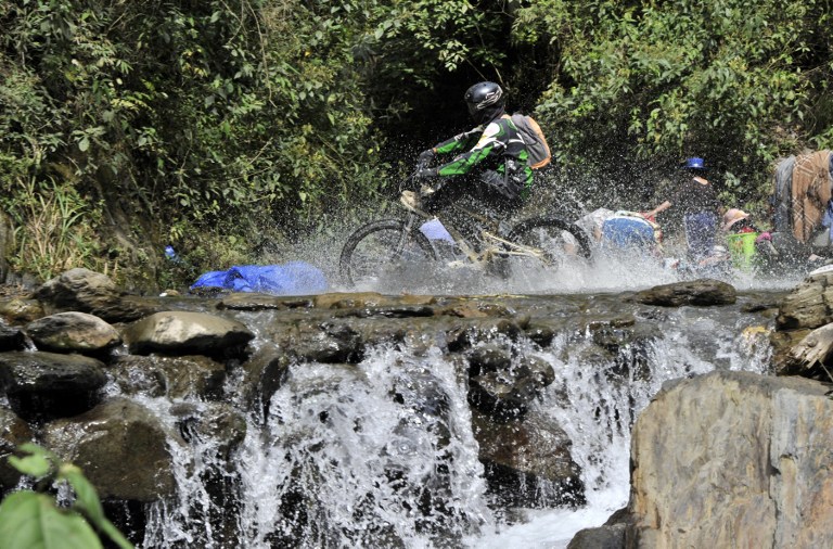 Lánzate por la “ruta de la muerte” (Fotos con adrenalina)