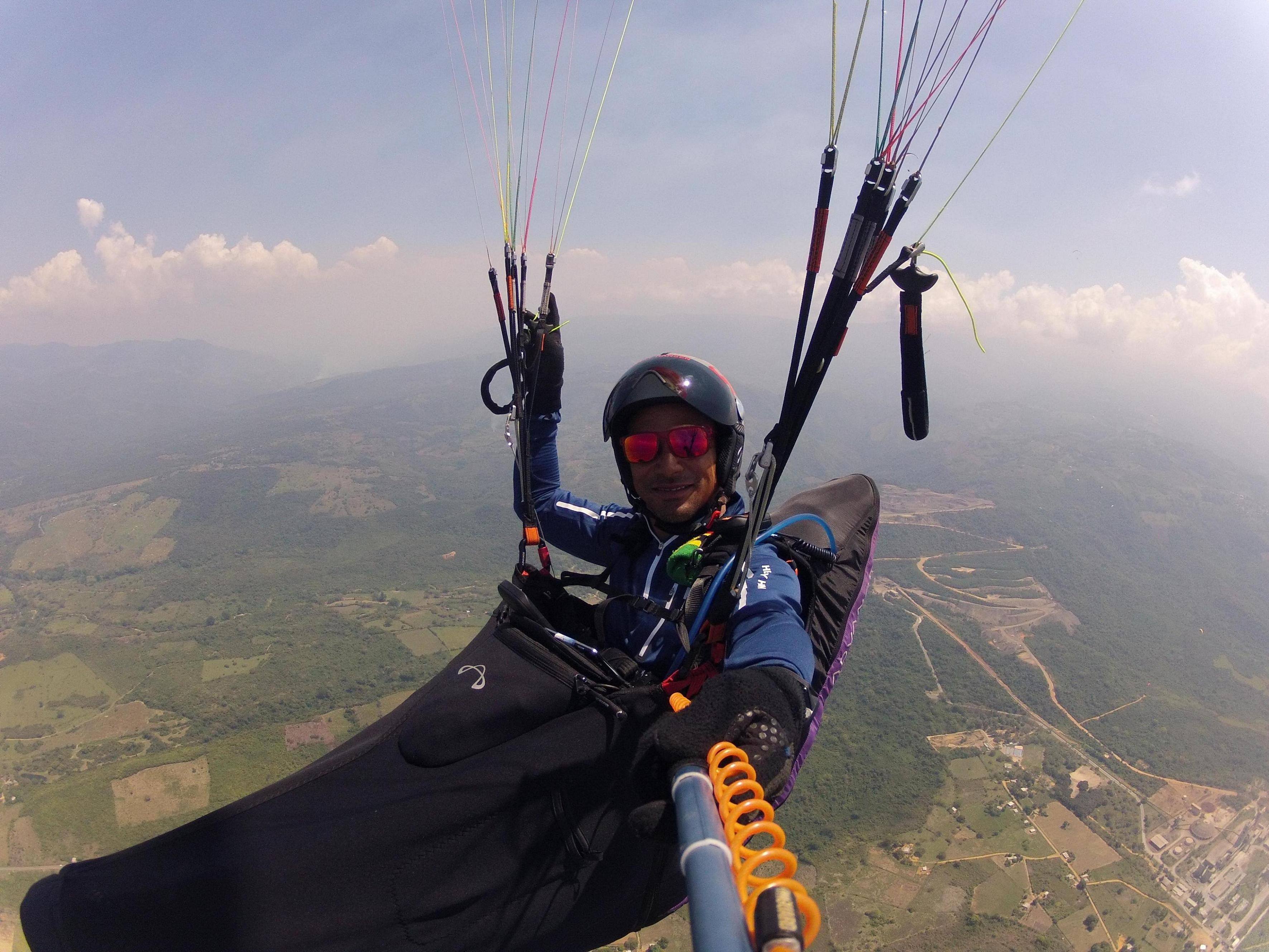 Igor Elorza afrontó su primera experiencia internacional en parapente