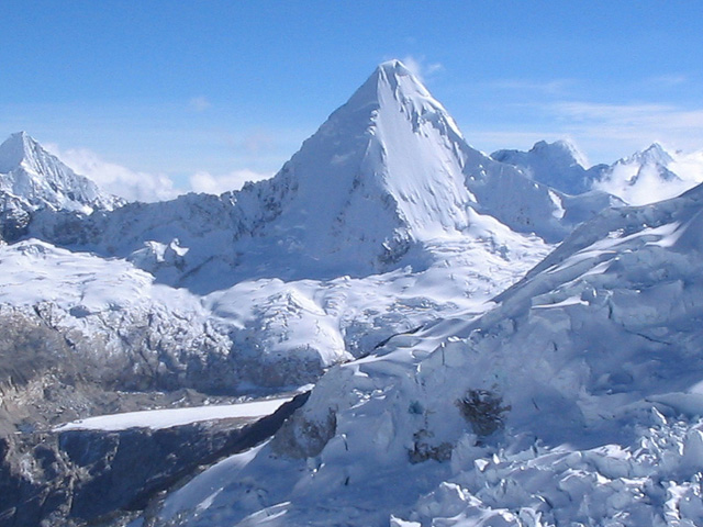 Buscan a montañista perdido hace una semana en Los Andes peruanos