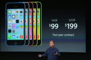 Apple presenta un iPhone que se venderá a 99 dólares (Fotos)