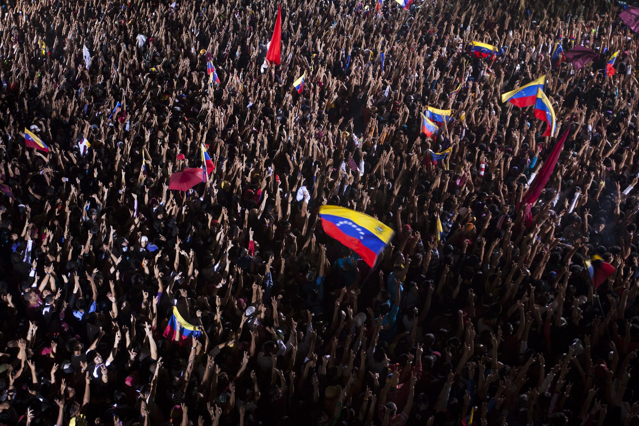 Atracaron a 60 hinchas vinotinto