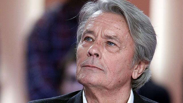 Hospitalizan a Alain Delon