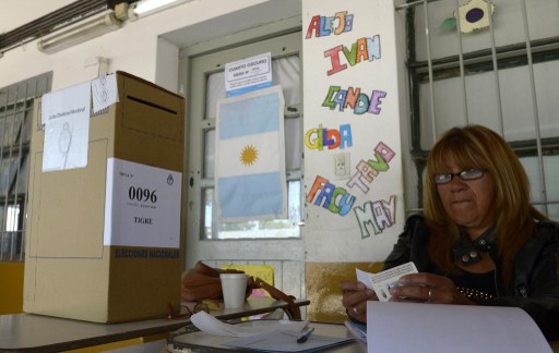 Oficialismo argentino pierde terreno con fuga de votos en grandes distritos