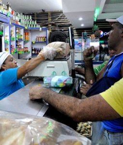 Panaderos dicen que compran el saco de harina hasta en 1.500 bolívares