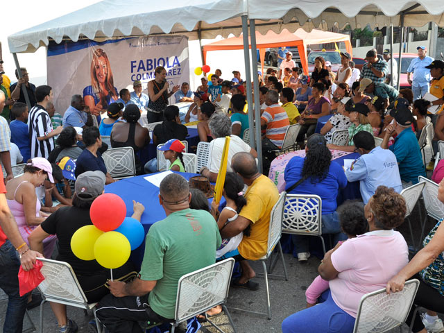 Fabiola Colmenarez sigue recorriendo Vargas