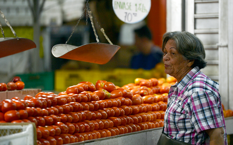 En un mes el tomate aumentó 367% y cuesta 140 bolívares el kilo