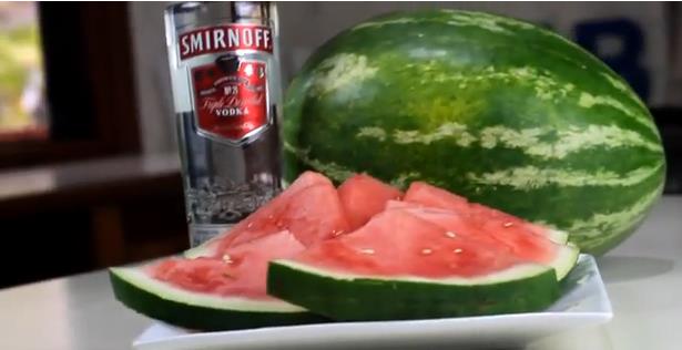 ¿Pendiente de una vodka-patilla? (Video)