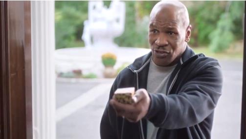 Mike Tyson le devuelve la oreja a Evander Holyfield (Video)