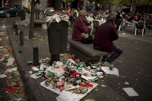 Montañas de basura se acumulan en Madrid