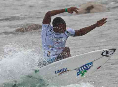Francisco Bellorin se corona campeón latinoamericano de surf