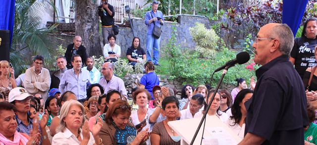 Ismael García refrendó compromiso de vida y esperanza con mujeres caraqueñas