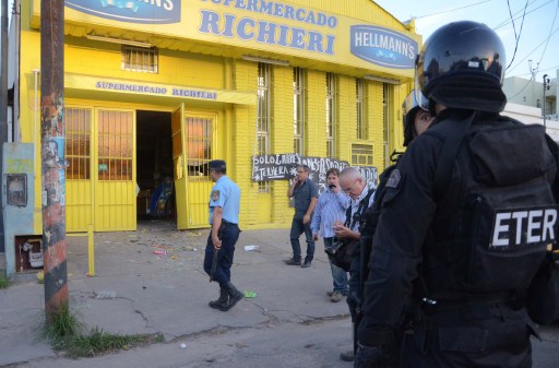 Un muerto por saqueos en medio de huelga policial en Argentina