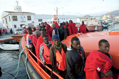 Rescatan 46 inmigrantes africanos en costas españolas