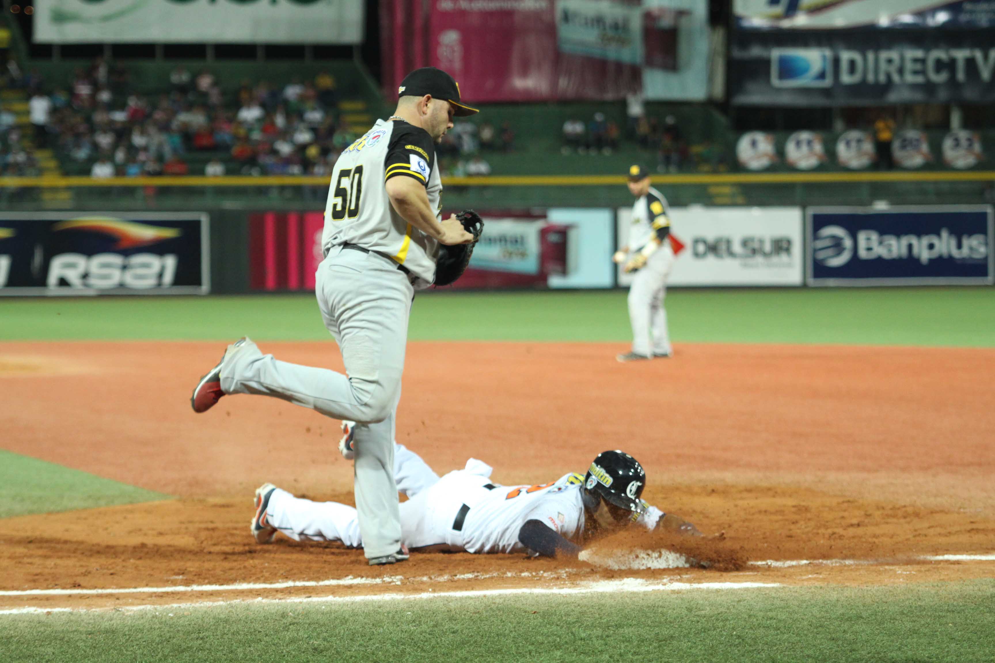 Caribes vapuleó al Magallanes (Fotos)