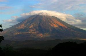 Reportan erupción de volcán Chaparrastique