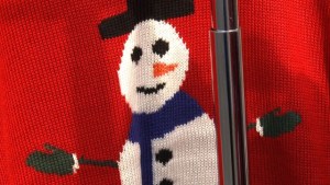 Carrera por los más feos suéters navideños (Video)