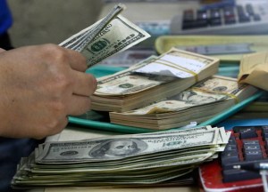 Venezuela no tiene dólares suficientes para mantener tasa de cambio a 6,30