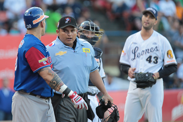 FOTOS: Así fue la tángana entre Alex Cabrera y Armando Galarraga