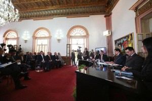 Maduro convoca a gobernadores y alcaldes a taller sobre “ley de precios justos”