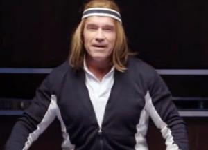 El extraño aviso de Schwarzenegger para el Super Bowl (Video)
