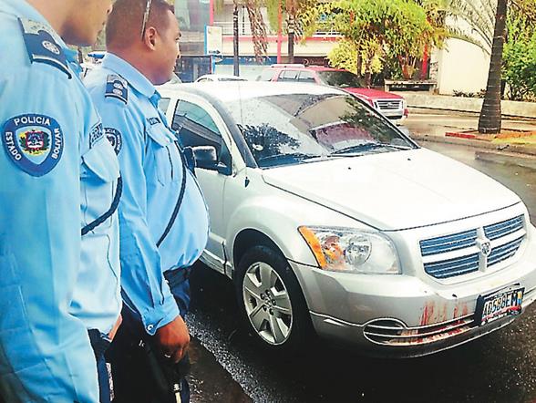 Asesinan a un policía en el sótano de un centro comercial