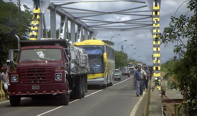 Grupo armado asaltó a pasajeros de bus a la altura del sector El Clavo