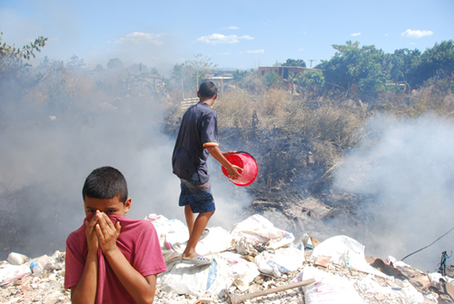 Niños apagan incendio en Valencia por retraso de bomberos (Foto)