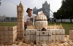 Artista utilizó varios panes para recrear el Big Ben y el London Eye (Fotos)