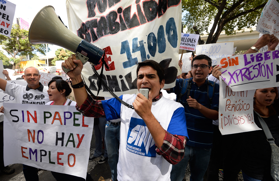 SIP alerta sobre posible cierre de diarios venezolanos por falta de papel