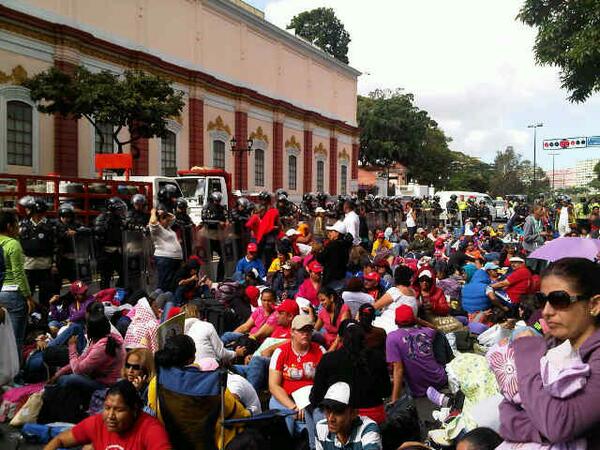 Oficialistas se concentrarán hoy en Miraflores