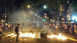Así arremetieron contra manifestantes en Altamira durante la cadena (Videos)