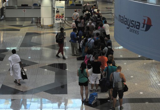 Interpol confirma que dos pasaportes del vuelo desaparecido eran falsos