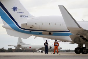 Reanudan búsqueda de restos del avión de Malaysia y anuncian juicios millonarios