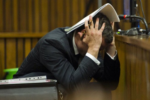 Pistorius vuelve a vomitar durante su juicio en Sudáfrica