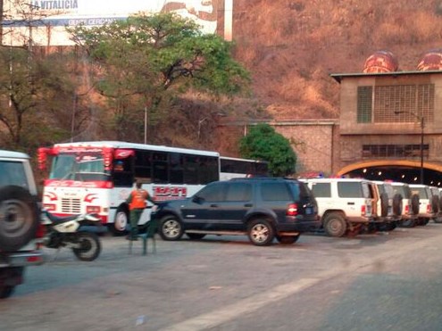 Reportan congestión vehicular en la ARC por alcabalas de la GNB