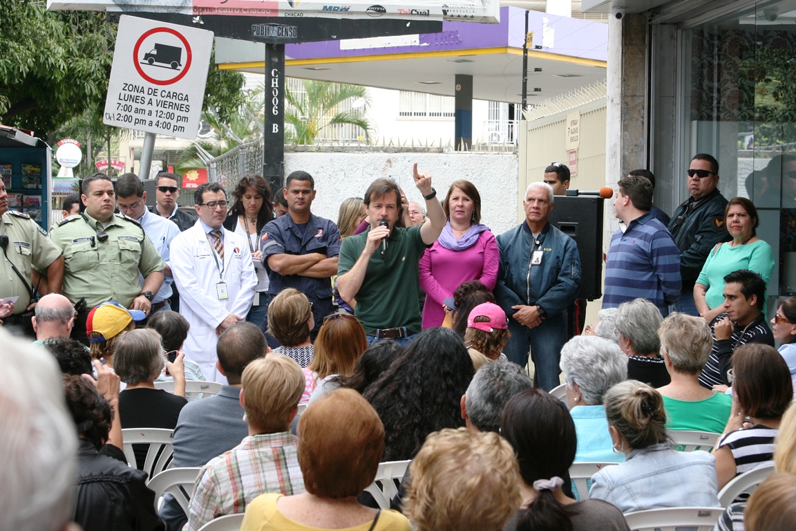 Chacao orienta a comunidades con planes preventivos por manifestaciones