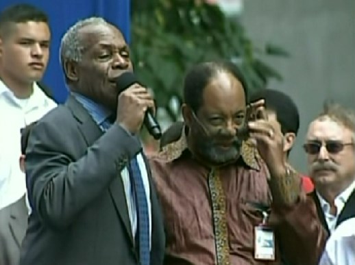 Mientras Danny Glover habla junto a Maduro, reviven “Arma Mortal” en Venezuela