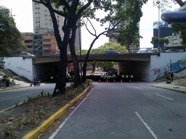 Cerrado el paso en la avenida La Salle (Foto)