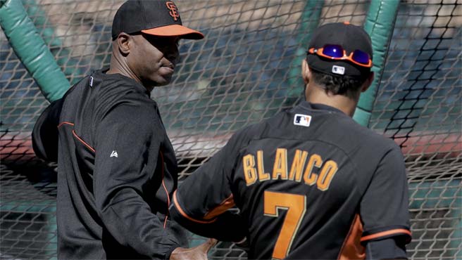 Gregor Blanco hace llave con Barry Bonds