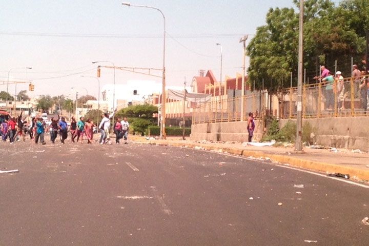 Persiste tensión entre buhoneros y residentes en El Saladillo de Maracaibo 16M