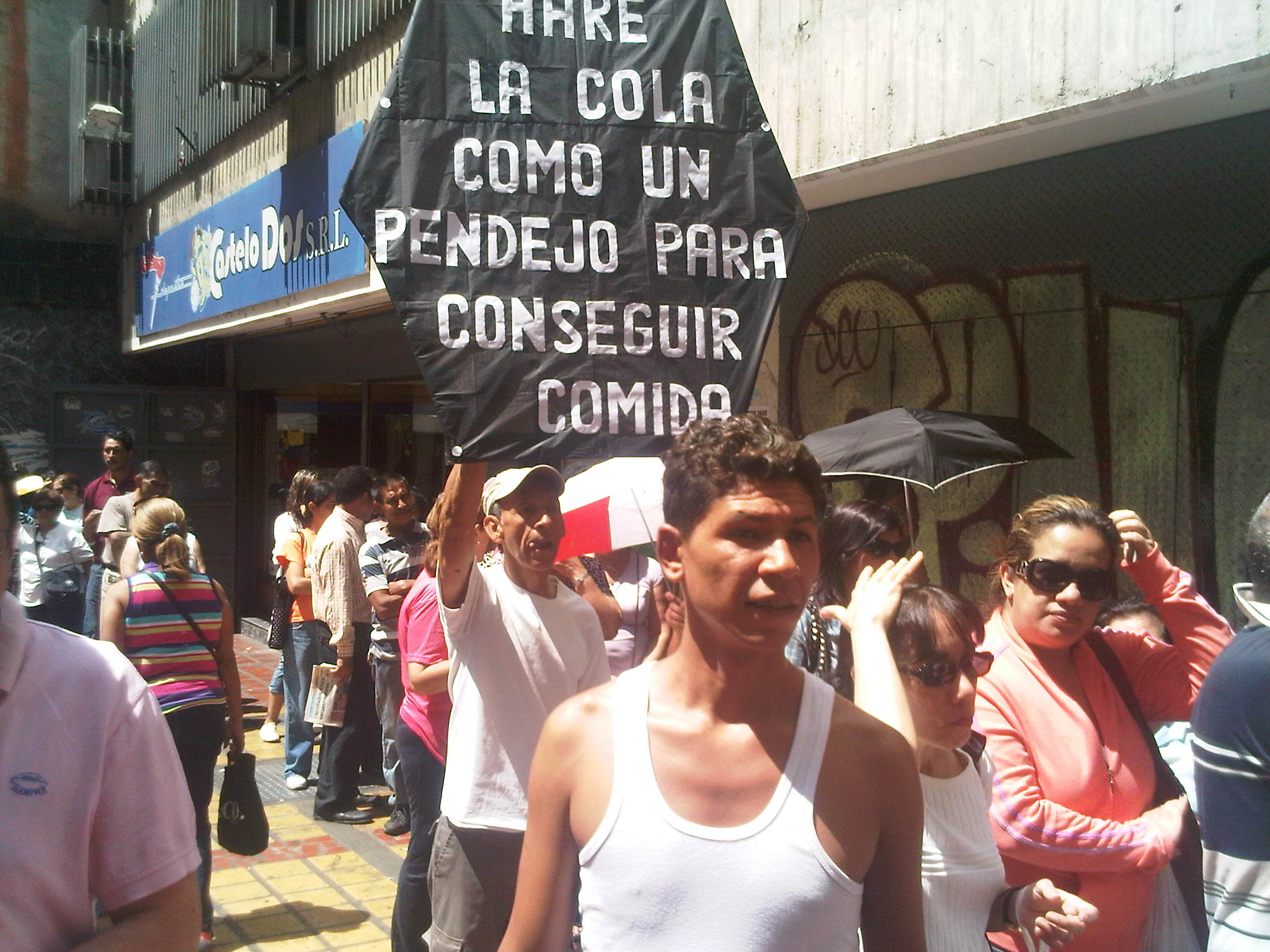 “Largas colas reflejan que el pueblo de Caracas está pasando hambre”